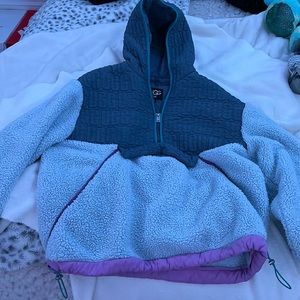 I’m selling woman’s L ugg jacket for the winter